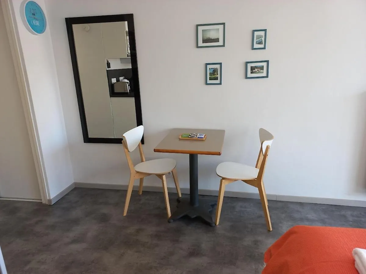 Studio Avec Balcon, Lumineux, Centre Aix Les Bains Aix-les-Bains 0*,  France