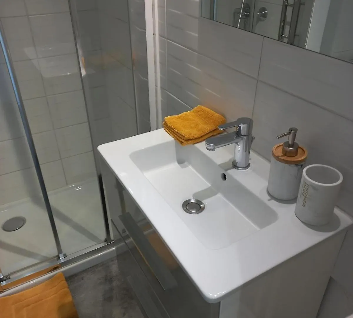 Studio Avec Balcon, Lumineux, Centre Aix Les Bains Aix-les-Bains